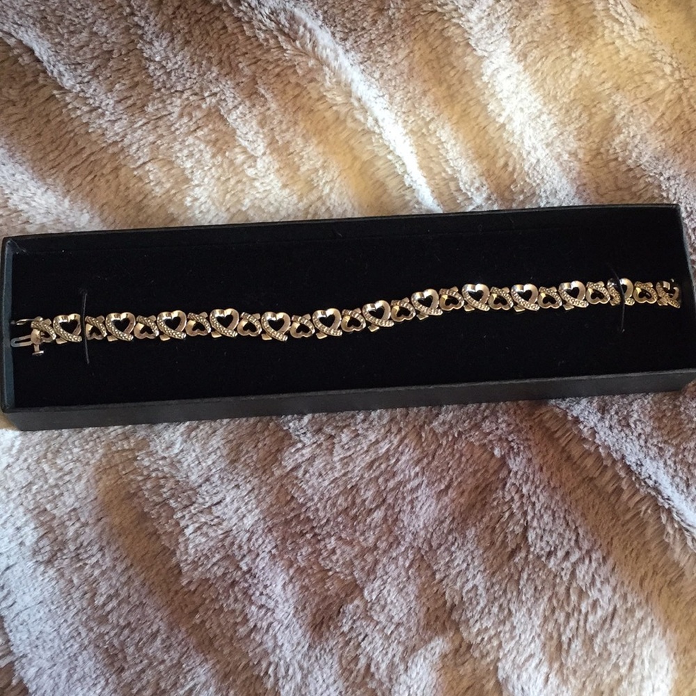 Gordon’s Jewelers Diamond Heart Tennis Bracelet